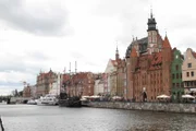 Fassade der Altstadt von Danzig vom Fluss aus gesehen.