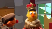 Ernie (li.) und Bert (re.) in  "Des Kaisers neue Kleider"