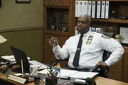 Ray Holt (Andre Braugher)
