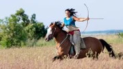 Am Rande der Nossentiner Heide ist sie schon eine Legende. Das „Cowgirl“ Karina Vandersee. Auf ihrer Comanchen-Ranch trainiert sie seit 20 Jahren für ihre großen Reit-Shows im Western-Stil. Mit Trickreiten, Freiheitsdressuren und aufregenden Stunts.
