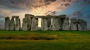 Stonehenge und andere Megalith-Bauwerke faszinieren die Menschen seit Jahrtausenden und stellen eines der rätselhaftesten Relikte der Vorzeit dar. Doch was verbirgt sich hinter den steinzeitlichen Anlagen?