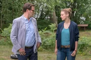 Lars (Ingo Naujoks) und Nina (Julia Schaäfle) besprechen sich zum aktuellen Fall.