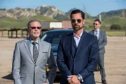In the right: Miguel Galindo (Danny Pino)