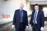 Detective Thomas "TJ" Jaruszalski (Corey Stoll, l.) und Detective Rex Winters (Skeet Ulrich)