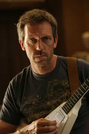Beim Gitarrespielen kann Dr. Gregory House (Hugh Laurie) besonders gut abschalten, sehr zum Leidwesen seiner Kollegen ...