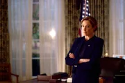 Präsidentin Keane (Elizabeth Marvel)