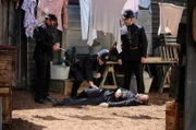 Constable Cooper (Martin Happer) wurde tot in Chinatown gefunden.