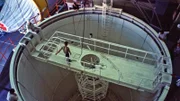 Eine Aufnahme aus der Konstruktionsphase des Manned Orbiting Laboratory (MOL). Die in dem Flugkörper installierte Kamera war so groß wie ein Pkw.