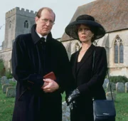 Louise (Celia Imrie) langweilt sich mit ihrem Gatten, dem Verleger Owen August (Alan Howard) - mit tödlichen Folgen.