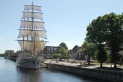 Klaipeda in Litauen mit einem Segelschiff.