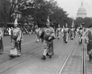 Anhänger des Ku Klux Klans bei einer Parade in Washington D.C.