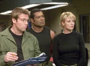 L-R: Daniel (Michael Shanks), Teal'c (Christopher Judge) und Carter (Amanda Tapping) überlegen, wie sie das Geheimnis wahren können...