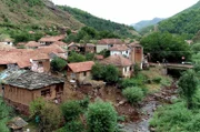 Das kleine Dorf Topli Do sieht unscheinbar aus - ist aber in ganz Serbien für den Kampf um die Flüsse bekannt.