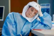 Ellen Pompeo (Dr. Meredith Grey).