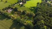 Luftaufnahme von Knospes Garten Wiesens in Aurich.