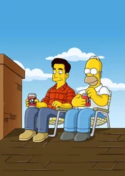 Das Dach der Simpsons hat ein Loch, und Marge verlangt, dass Homer (r.) es repariert. Zufällig lernt der in einer Kneipe den Dachdecker Ray (l.) kennen, und der verspricht ihm zu helfen ...