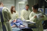 Ausnahmezustand im Seattle Grace Hospital: Jackson (Jesse Williams, l.), April (Sarah Drew, 2.v.l.), Alex (Justin Chambers, 2.v.r.) und Cristina (Sandra Oh, r.) ...