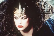 Prinzessin Fantaghirň, Teil 5 Die Schwarze Hexe (Brigitte Nielsen).