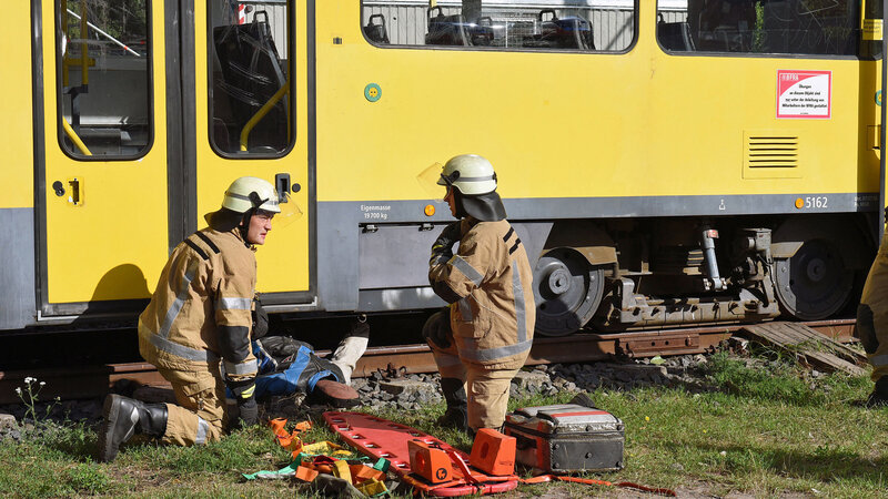 Lebensretter im Einsatz – Alltag bei der Feuerwehr (D, 2016)