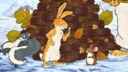 Der kleine braune Hase freut sich: Der Tannenzapfenbaum ist wieder aufgebaut!