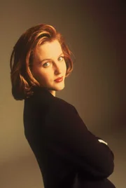 Scully (Gillian Anderson)