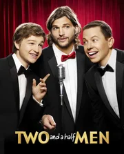 (9. Staffel) - Two and a Half Men: Walden Schmidt (Ashton Kutcher, M.), Alan (Jon Cryer, r.) und Jake Harper (August T. Jones, l.) ...