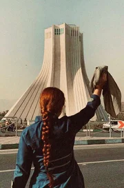 Frau – Leben – Freiheit: Im Iran protestieren Frauen gegen die Regierung und das Kopftuch als Symbol der Unterdrückung.