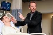 House (Hugh Laurie, re.) nimmt sich des Patienten Bobby Hatcher (Greg Finley) an und korrigiert Taubs Diagnose.