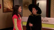 L-R: Carly Shay (Miranda Cosgrove), Freddie Benson (Nathan Kress)