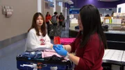 Wenn Beamte das Gepäck eines chinesischen Studenten untersuchen, machen sie eine alarmierende Entdeckung.
