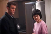 Dr. Robert Chase (Jesse Spencer) bietet Dr. Chi Park (Charlyne Yi) an, bei ihm einzuziehen.