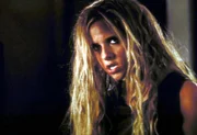 Nach zuviel Bierkonsum verwandelt sich Buffy (Sarah Michelle Gellar) in einen Neandertaler ...