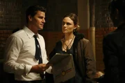 Dr. Brennan (Emily Deschanel),Booth (David Boreanaz)