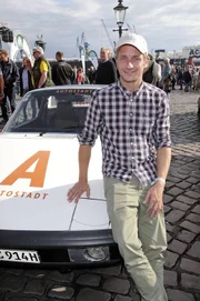 Tim Schrick bei der Zielankunft der Auto Bild Klassik Rallye Die Nordsee Tour an der Fischauktionshalle, Hamburg, 15.09.2018