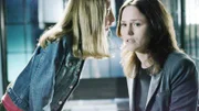 Welchen Grund hat die 12-jährige Hannah (Juliette Goglia, l.), die Schuld für das schreckliche Verbrechen an Stacy auf sich zu nehmen? CSI-Mitarbeiterin Sara (Jorja Fox) versucht das Vertrauen des Mädchens zu gewinnen, um die Wahrheit herauszufinden...