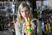 Terror in Hengasch: Sophie Haas (Caroline Peters) ermittelt, warum in Hengascher Vorgärten niedliche Keramikfiguren explodieren.