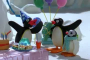 Guetnachtgschichtli  Pingu  Staffel 6  Folge 8  Pingu – Pingu und das Geschenk  Pingu mit seiner Schwester an der Geburtstagsfeier.    Copyright: SRF/Joker Inc., d.b.a., The Pygos Group
