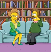 Es entwickelt sich eine leidenschaftliche Affäre zwischen den beiden, über die bald ganz Springfield spricht. Ned Flanders (r.) und Edna Krabappel (l.) ...