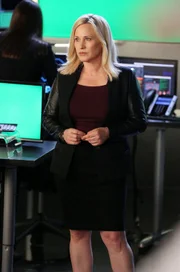Avery Ryan (Patricia Arquette) muss mit ihrem Team den Mord an der bekannten Auftragshackerin Quinn Elliot aufklären, die erschossen und dann verbrannt wurde.