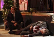Ray Milo (Tyagi Schwartz, r.) wird auf offener Straße erschossen und Danny (Donnie Wahlberg, l.) wird schnell klar, dass hier jemand aus dem Weg geräumt wurde, der zu viel wusste ...
