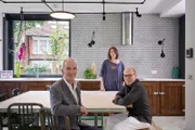 V.l.: Kevin McCloud, Penny Edwards, Mark Edwards