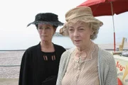 v.li.: Mrs Fane (Geraldine Chaplin), Miss Jane Marple (Geraldine McEwan).