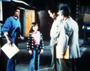 Jonathan (Michael Landon, l.) stellt die kleine Carla (Laura Jacoby, 2.v.l.) vor: Sie soll den Kinderstar Lori ersetzen.