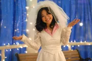 Nach langem hin und her hat Lane (Keiko Agena) nun endlich ihr Hochzeitskleid ...