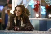Rory (Alexis Bledel) unterstützt ihre Mutter bei der Betreuung ihres Standes auf dem Winterfest ...