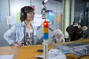 Wolle und Pferd mit Moderatorin Aline im Radiostudio.