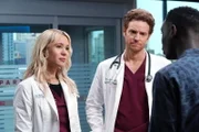 Chicago Med
Staffel 7
Folge 10
Kirsten Hager als Dr. Stevie Hammer, Nick Gehlfuss als Dr. Will Halstead
SRF/NBC Universal