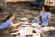 Grey's Anatomy
Staffel 19
Folge 2
Adelaide Kane als Dr. Jules Millin, Alexis Floyd als Dr. Simone Griffith
SRF/ABC Studios