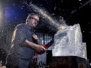 Herr der Klingen: Waffenexperte, Schmied und Juror J. Neilson (Bild) ...