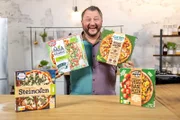 Pizza mit Nutri-Score A! Wie funktioniert das und sind die veggie Pizzen wirklich besser für uns als andere Tiefkühlpizzen? Produktentwickler Sebastian Lege findet es heraus.